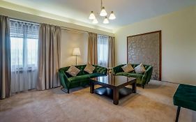 Lovely - 3 Bdr. Serviced Apartment In Old Town